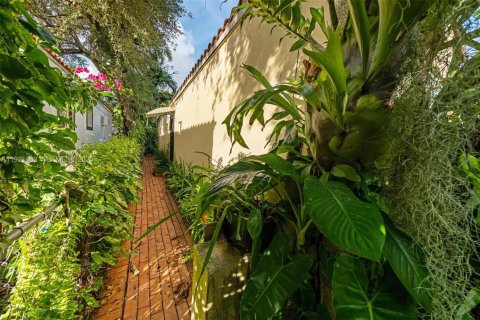 House in Miami, Florida 3 bedrooms, 150.87 sq.m. № 2080306 - photo 24