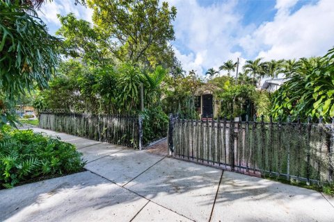 House in Miami, Florida 3 bedrooms, 150.87 sq.m. № 2080306 - photo 8