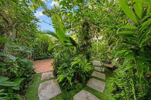 House in Miami, Florida 3 bedrooms, 150.87 sq.m. № 2080306 - photo 19
