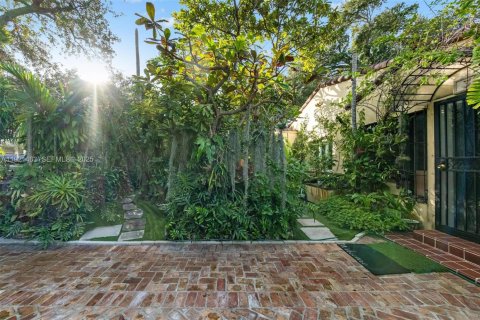 House in Miami, Florida 3 bedrooms, 150.87 sq.m. № 2080306 - photo 16