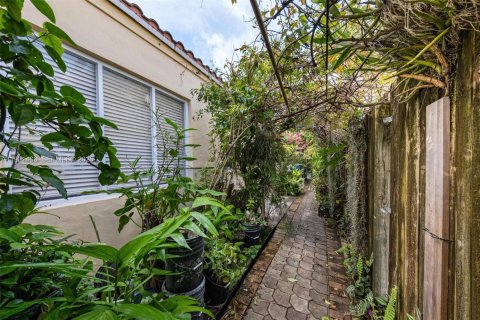 House in Miami, Florida 3 bedrooms, 150.87 sq.m. № 2080306 - photo 14