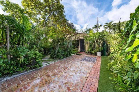 House in Miami, Florida 3 bedrooms, 150.87 sq.m. № 2080306 - photo 10