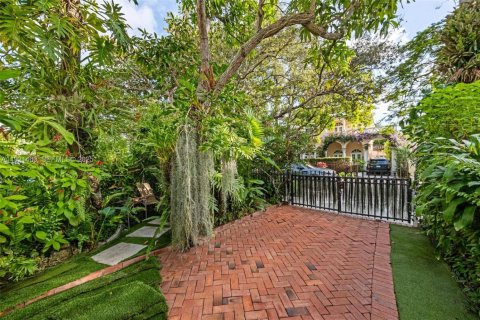 House in Miami, Florida 3 bedrooms, 150.87 sq.m. № 2080306 - photo 23