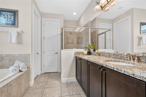 House in Kissimmee, Florida 11 bedrooms, 438.78 sq.m. № 2167346 - photo 27