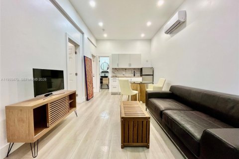 Commercial property in Miami, Florida № 2027715