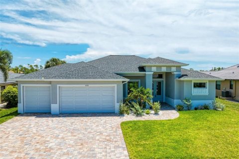 House in Rotonda, Florida 3 bedrooms, 201.6 sq.m. № 846940 - photo 1
