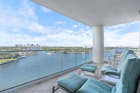 Condo in Fort Lauderdale, Florida, 3 bedrooms  № 1861367 - photo 19
