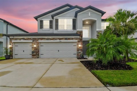 Casa en venta en Wesley Chapel, Florida, 5 dormitorios, 328.04 m2 № 1913449 - foto 1