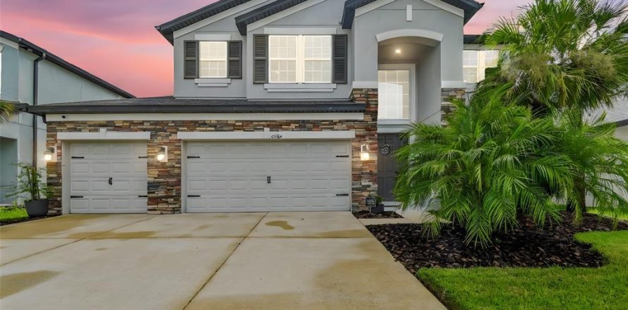 Casa en Wesley Chapel, Florida 5 dormitorios, 328.04 m2 № 1913449