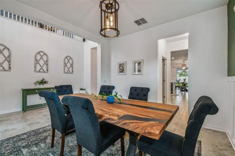 Casa en venta en Wesley Chapel, Florida, 5 dormitorios, 328.04 m2 № 1913449 - foto 11