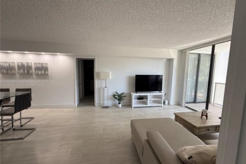 Condo in Aventura, Florida, 2 bedrooms  № 1980508 - photo 30