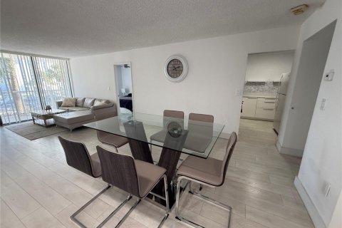 Condo in Aventura, Florida, 2 bedrooms  № 1980508 - photo 24