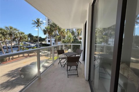 Condo in Aventura, Florida, 2 bedrooms  № 1980508 - photo 2