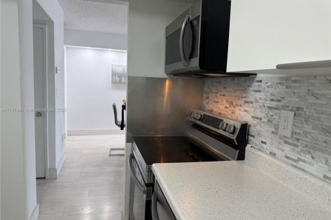 Condo in Aventura, Florida, 2 bedrooms  № 1980508 - photo 9