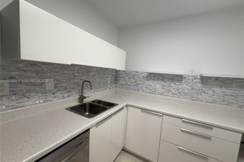 Condo in Aventura, Florida, 2 bedrooms  № 1980508 - photo 17