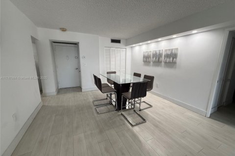 Condo in Aventura, Florida, 2 bedrooms  № 1980508 - photo 21