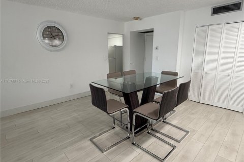 Condo in Aventura, Florida, 2 bedrooms  № 1980508 - photo 23