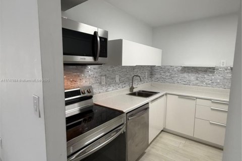 Condo in Aventura, Florida, 2 bedrooms  № 1980508 - photo 16
