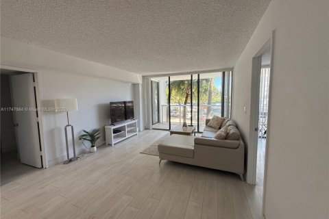 Condo in Aventura, Florida, 2 bedrooms  № 1980508 - photo 25