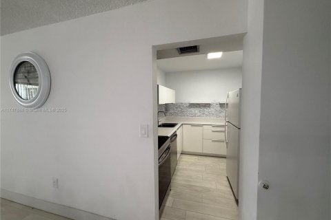Condo in Aventura, Florida, 2 bedrooms  № 1980508 - photo 15
