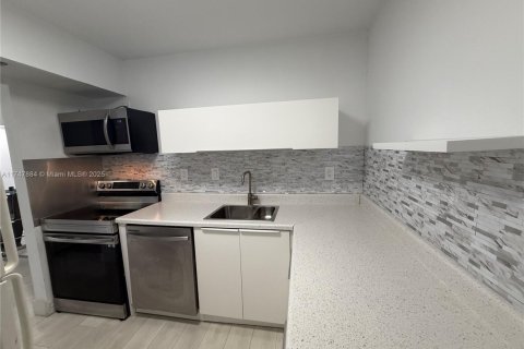 Condo in Aventura, Florida, 2 bedrooms  № 1980508 - photo 12