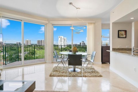 Снять в аренду кондоминиум в Авентура, Флорида 2 спальни, 121.89м2, № 1973005 - фото 1