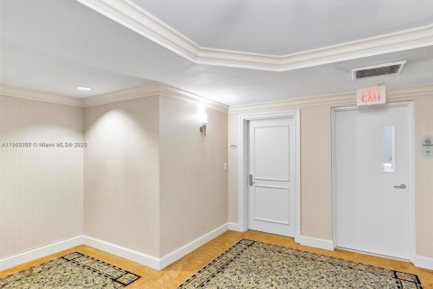 Снять в аренду кондоминиум в Авентура, Флорида 2 спальни, 121.89м2, № 1973005 - фото 25