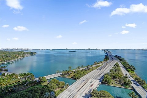 Condominio en venta en Miami, Florida, 1 dormitorio, 70.7 m2 № 2032291 - foto 30