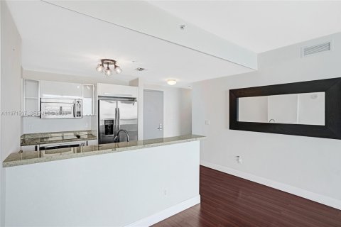 Condominio en venta en Miami, Florida, 1 dormitorio, 70.7 m2 № 2032291 - foto 19