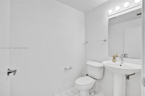 Condominio en venta en Miami, Florida, 1 dormitorio, 70.7 m2 № 2032291 - foto 4