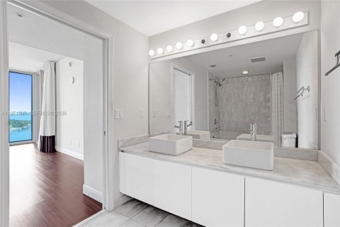 Condominio en venta en Miami, Florida, 1 dormitorio, 70.7 m2 № 2032291 - foto 15