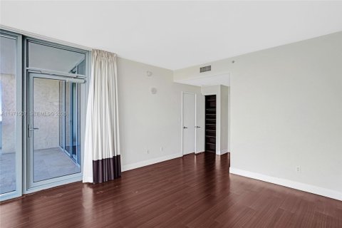 Condominio en venta en Miami, Florida, 1 dormitorio, 70.7 m2 № 2032291 - foto 10