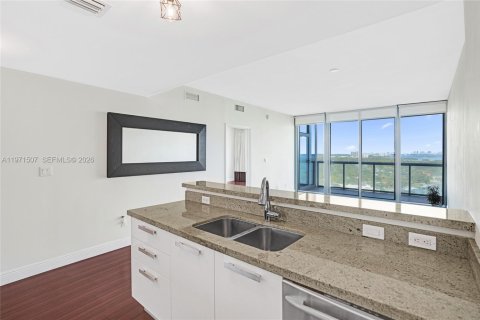 Condominio en venta en Miami, Florida, 1 dormitorio, 70.7 m2 № 2032291 - foto 20