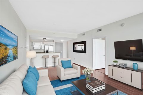 Condominio en Miami, Florida, 1 dormitorio  № 2032291