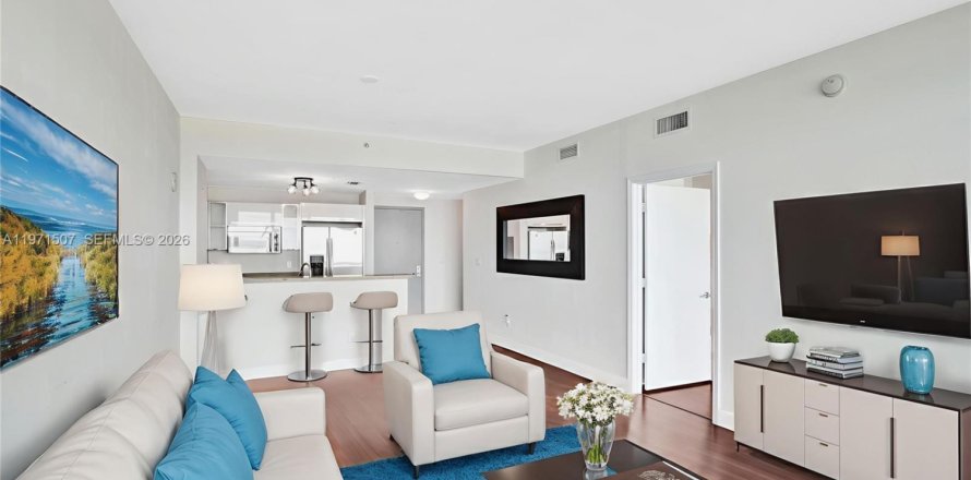 Condominio en Miami, Florida, 1 dormitorio  № 2032291