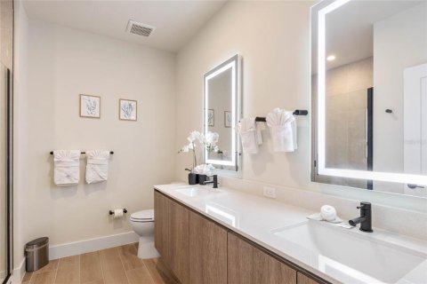 Townhouse in Clermont, Florida 4 bedrooms, 175.4 sq.m. № 2130443 - photo 4