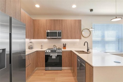 Townhouse in Clermont, Florida 4 bedrooms, 175.4 sq.m. № 2130443 - photo 13