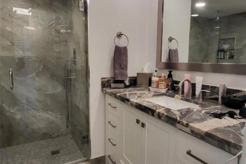 Condo in Pompano Beach, Florida, 2 bedrooms  № 2246780 - photo 10