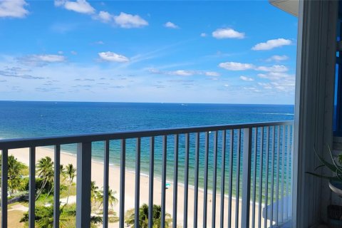 Condo in Pompano Beach, Florida, 2 bedrooms  № 2246780 - photo 2