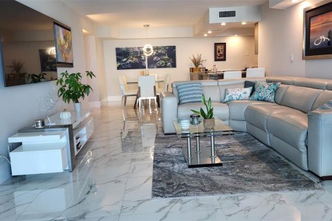 Condo in Pompano Beach, Florida, 2 bedrooms  № 2246780 - photo 12