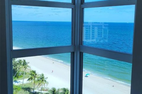 Condo in Pompano Beach, Florida, 2 bedrooms  № 2246780 - photo 3