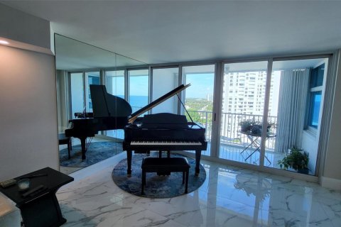 Condo in Pompano Beach, Florida, 2 bedrooms  № 2246780 - photo 15