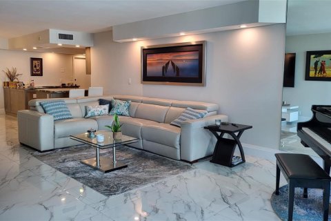 Condo in Pompano Beach, Florida, 2 bedrooms  № 2246780 - photo 13