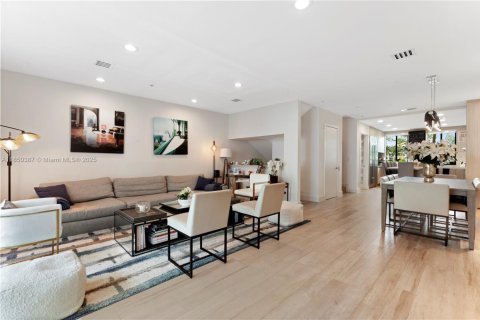 Condominio en venta en Bay Harbor Islands, Florida, 5 dormitorios, 248.51 m2 № 1857254 - foto 1