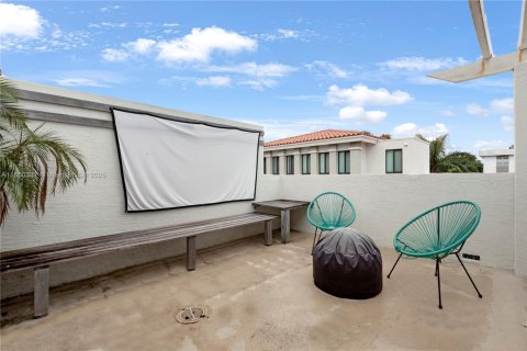 Condominio en venta en Bay Harbor Islands, Florida, 5 dormitorios, 248.51 m2 № 1857254 - foto 14