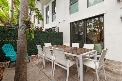 Condominio en venta en Bay Harbor Islands, Florida, 5 dormitorios, 248.51 m2 № 1857254 - foto 10