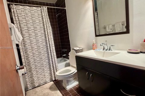 Снять в аренду кондоминиум в Майами, Флорида 2 спальни, 84.73м2, № 2072211 - фото 17