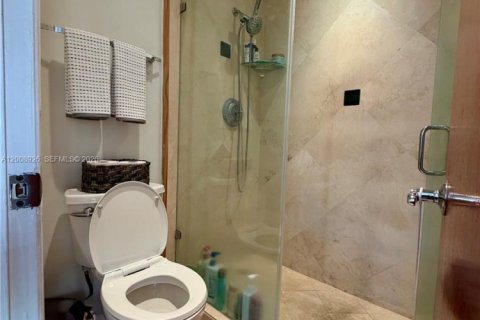 Снять в аренду кондоминиум в Майами, Флорида 2 спальни, 84.73м2, № 2072211 - фото 23