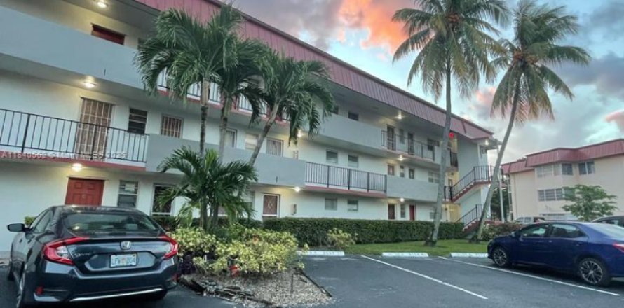 Condominio en Miami Gardens, Florida, 1 dormitorio  № 1830781