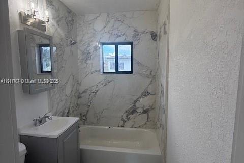 House in Miami, Florida 3 bedrooms, 98.1 sq.m. № 1967579 - photo 5